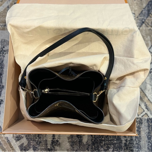 Louis Vuitton - Picture 3 of 6